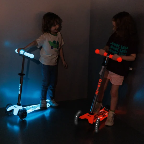 Самокат Micro серії Maxi Deluxe Glow LED Plus - Червона аура - Зображення 9